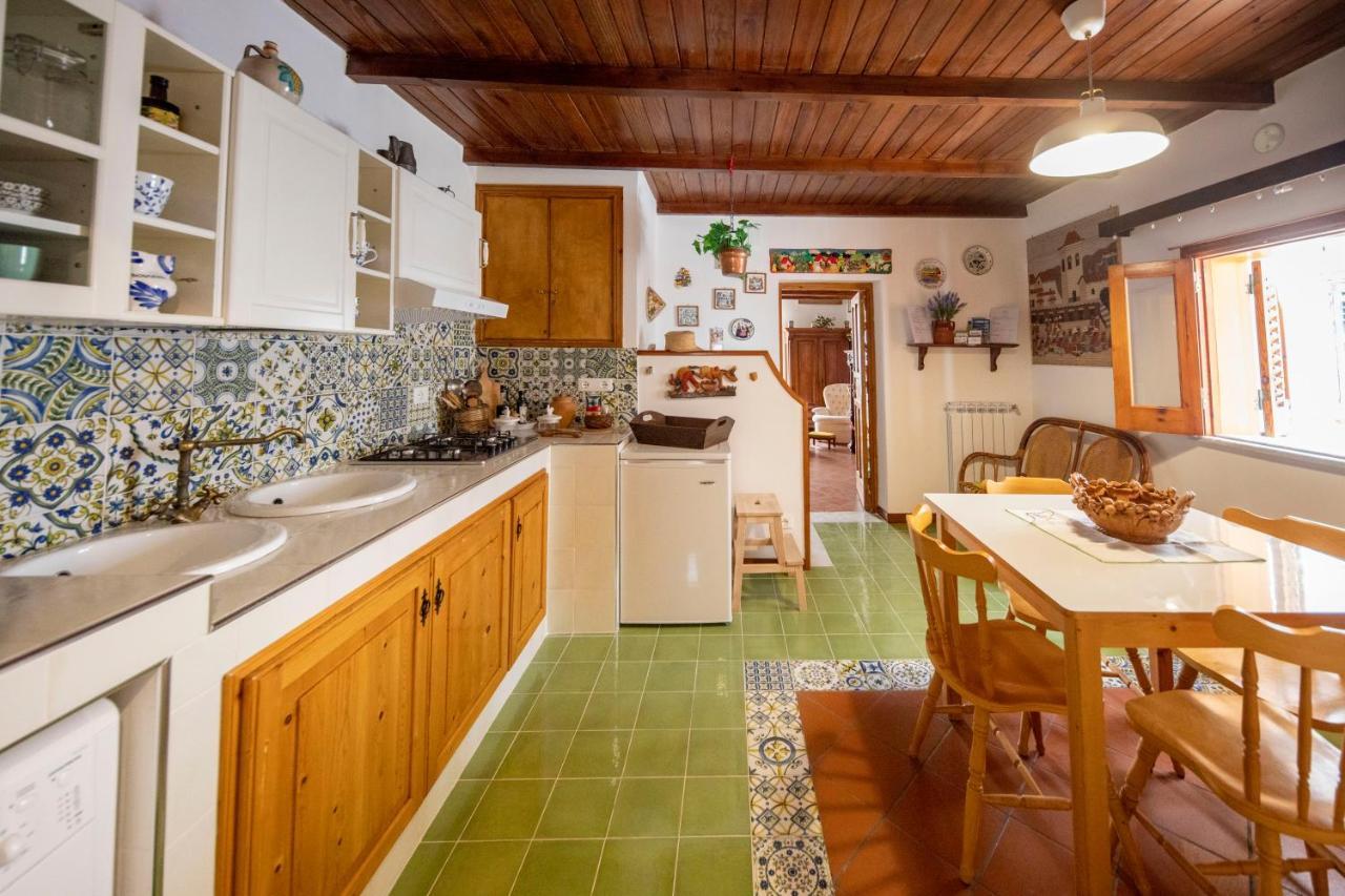 Familyholidays La Finestra Di Fronte Cefalù Exteriör bild