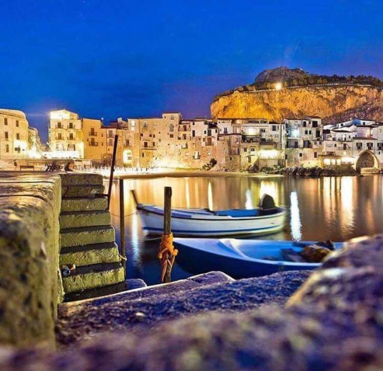 Familyholidays La Finestra Di Fronte Cefalù Exteriör bild