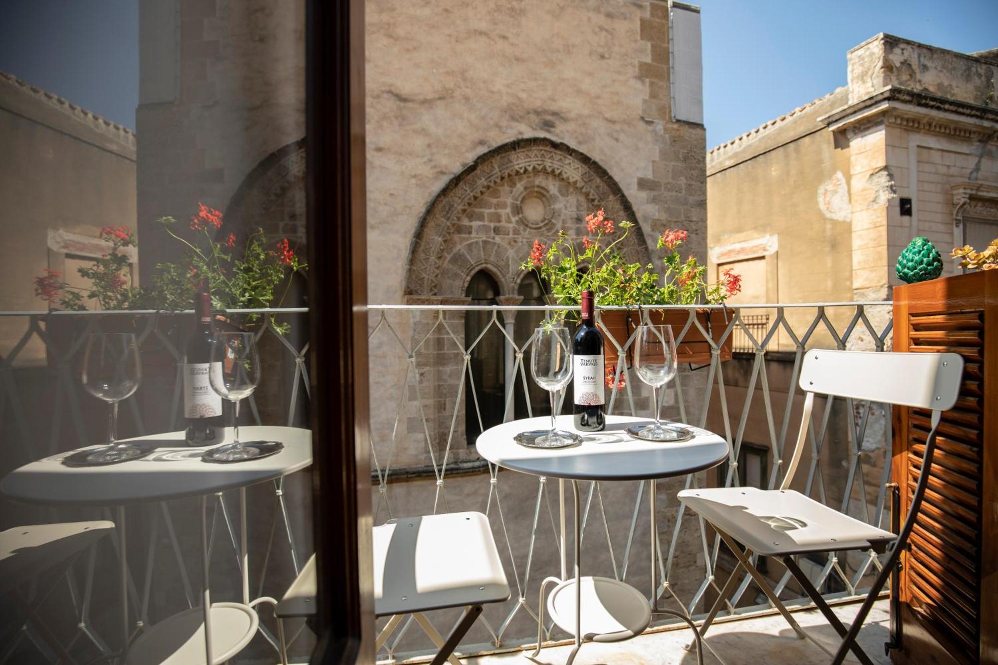 Familyholidays La Finestra Di Fronte Cefalù Exteriör bild