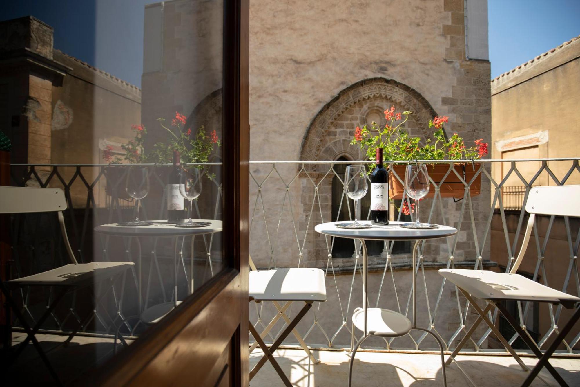 Familyholidays La Finestra Di Fronte Cefalù Exteriör bild